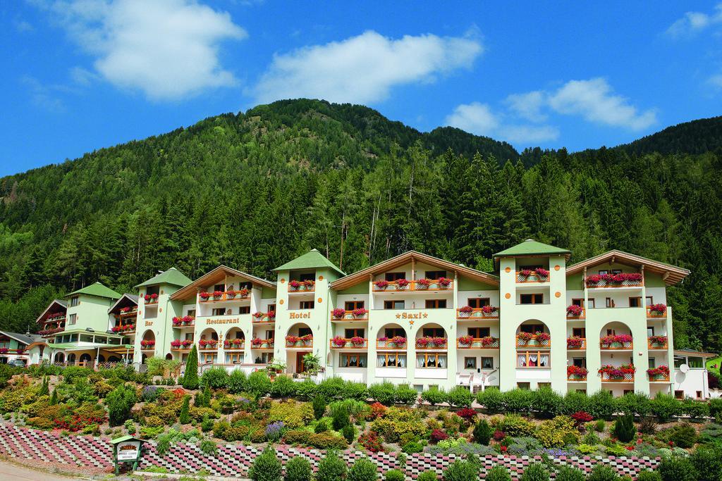Hotel Saxl Campo di Trens Bagian luar foto