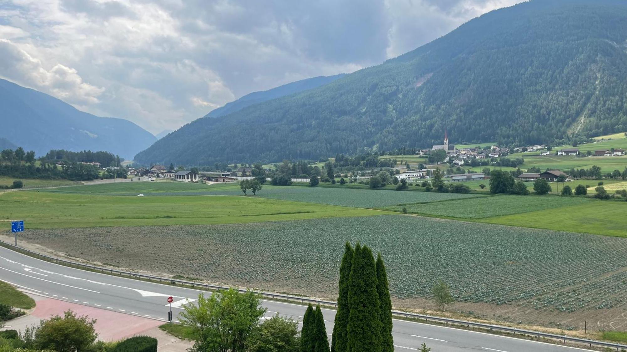 Hotel Saxl Campo di Trens Bagian luar foto