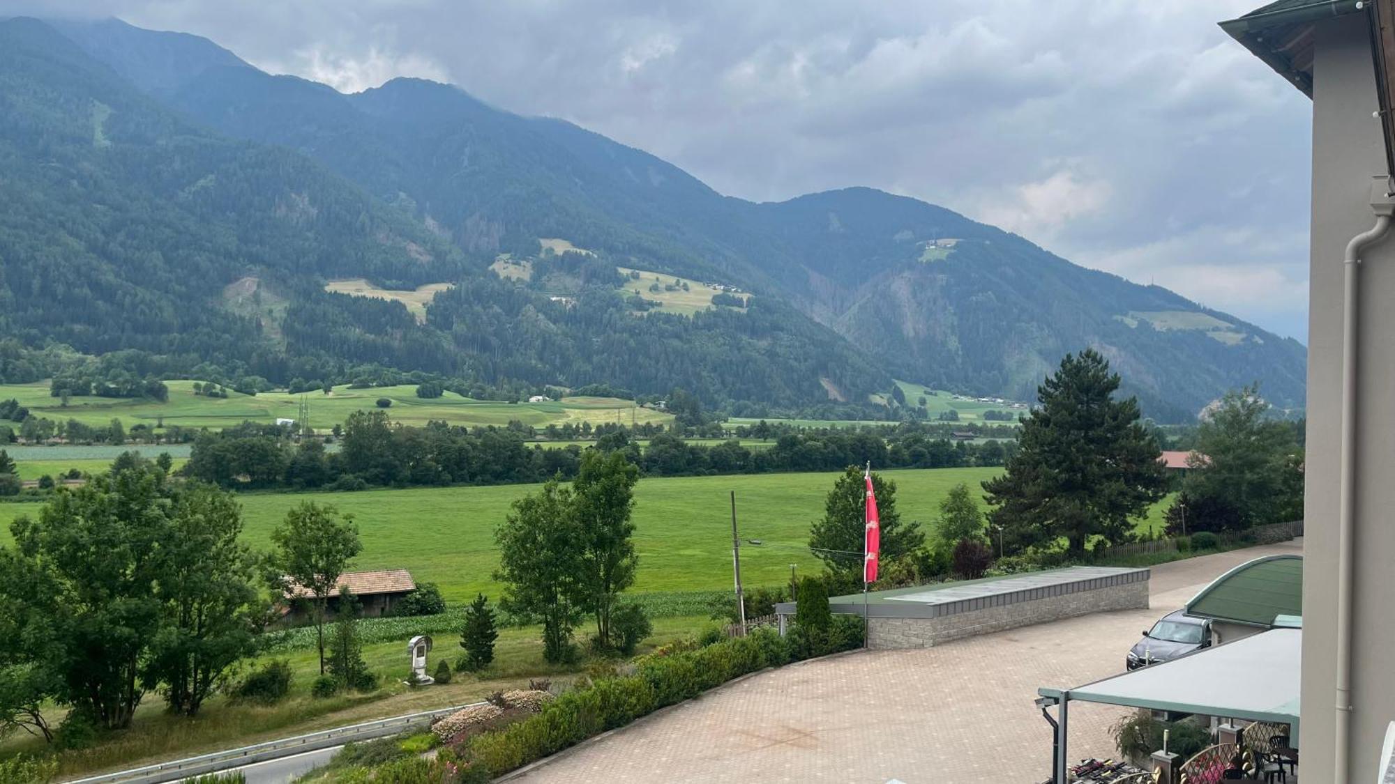 Hotel Saxl Campo di Trens Bagian luar foto