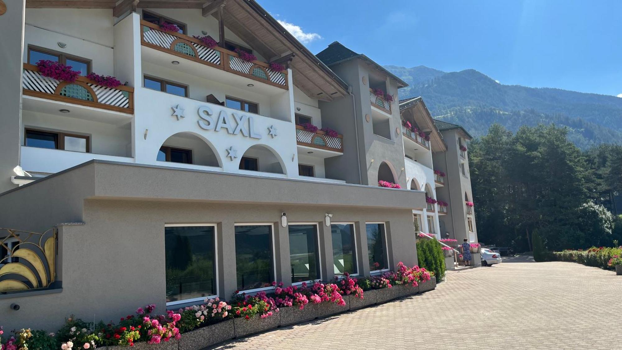 Hotel Saxl Campo di Trens Bagian luar foto