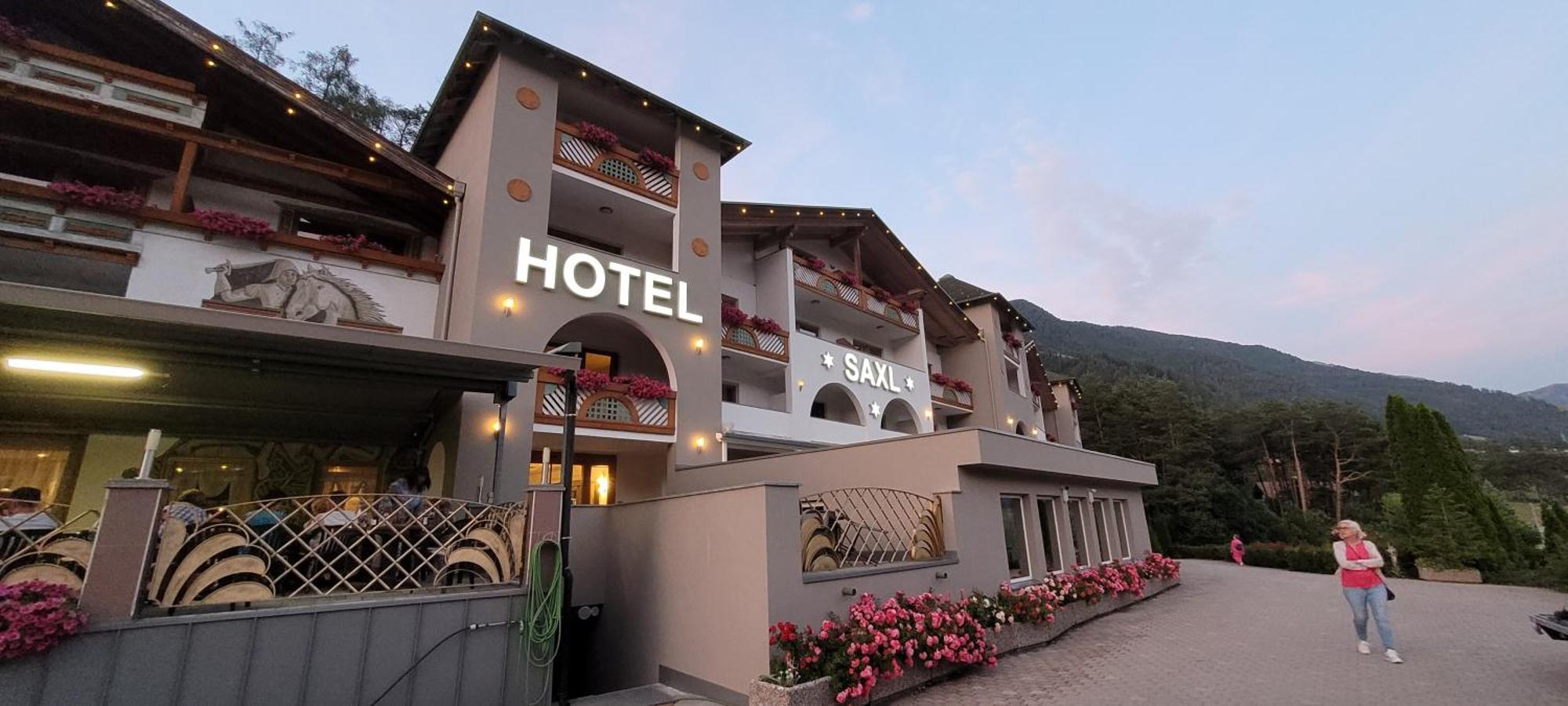 Hotel Saxl Campo di Trens Bagian luar foto