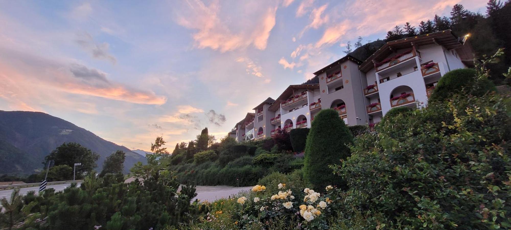 Hotel Saxl Campo di Trens Bagian luar foto