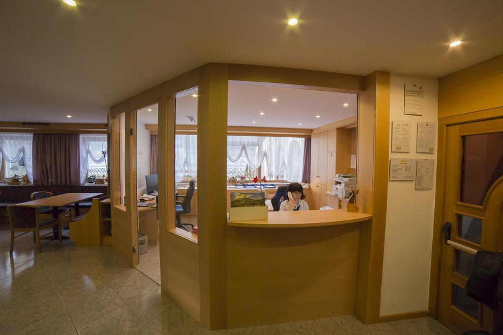 Hotel Saxl Campo di Trens Bagian luar foto