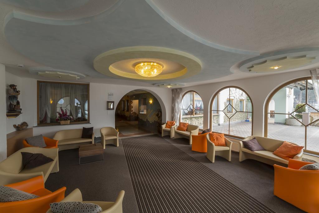 Hotel Saxl Campo di Trens Bagian luar foto